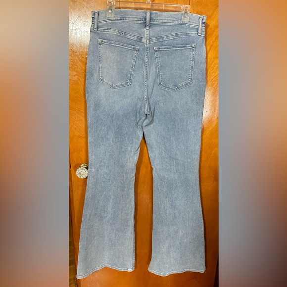 Abercrombie Ultra High Rise Flare Jean - Picture 7 of 8